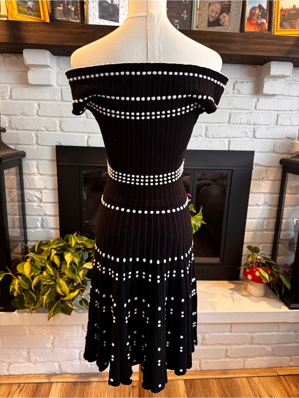 Adelyn Rae Dress - Picture 2 of 3